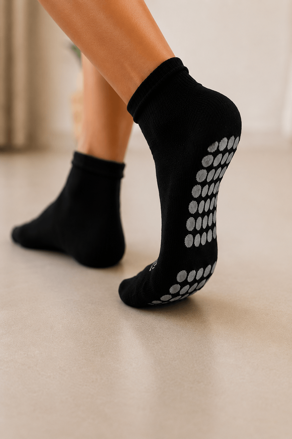 BLACK PILATES SOCKS (5)